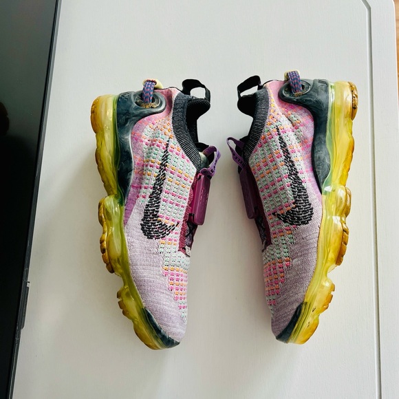 Nike Air VaporMax 2020 Flyknit Violet Ash Multicolor women’s size 6.5y - Picture 3 of 9